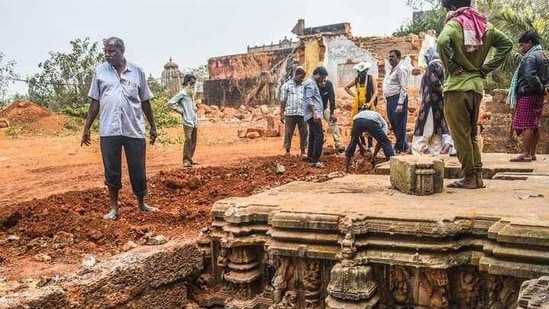 A base (Shakti) of Shivling has also been found during digging at the site. (HT PHOTO) A base (Shakti) of Shivling has also been found during digging at the site. (HT PHOTO)