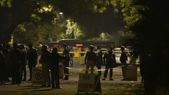 Forensic experts of Delhi Police are at the spot to lift the samples of the explosive.(Photo: Sanjeev Verma/ HT)