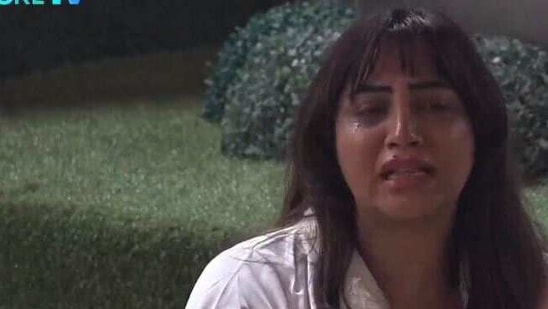 Arshi Khan began crying when she got to know that she was out of the task.(Colors)