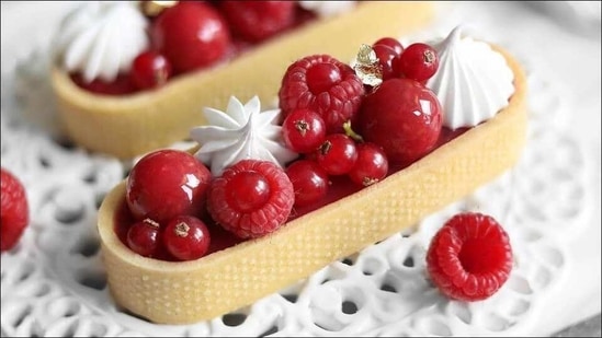 Recipe: Paint your Friday ruby red with these tantalising raspberry tartlets(Instagram/chef.midox)