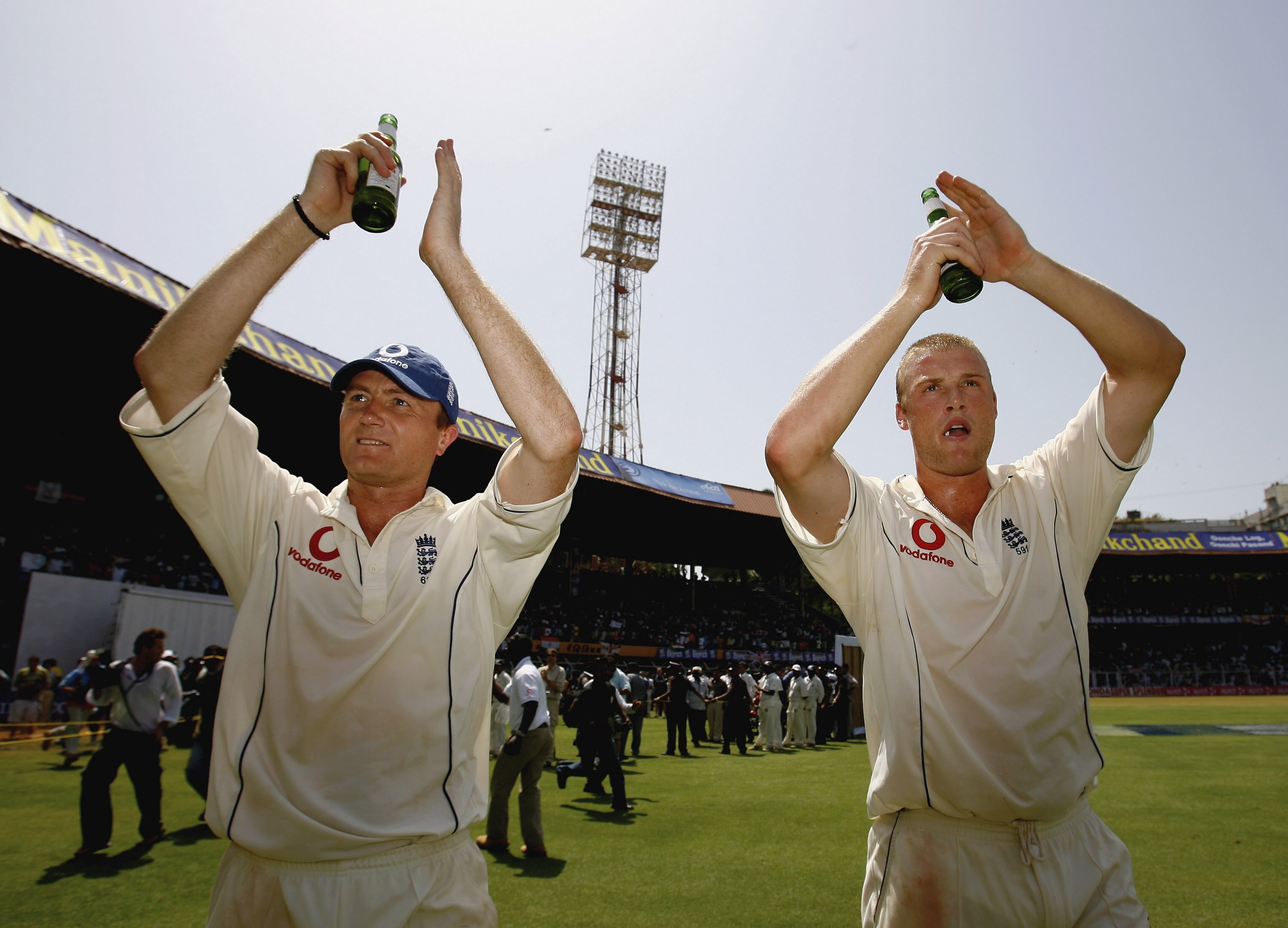 Shaun Udal (left) and Andrew Flintoff (right) acknowledge the crowd after guiding England to a series-levelling win in Mumbai.(Getty Images) Shaun Udal (left) and Andrew Flintoff (right) acknowledge the crowd after guiding England to a series-levelling win in Mumbai.(Getty Images)