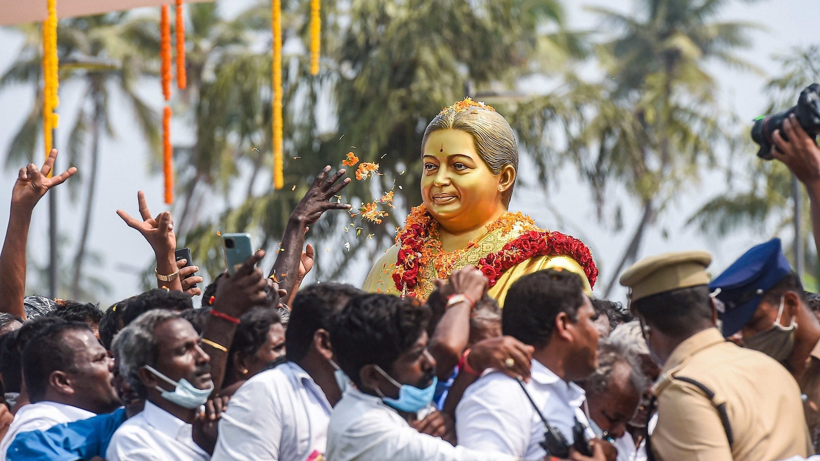 Tamil Nadu CM unveils temple for AIADMK leaders Jayalalithaa, MGR