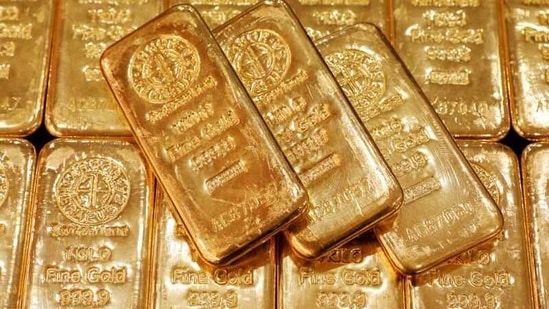The latest Economic Survey, tabled in Parliament on Friday, said gold has emerged as a “safe-haven investment” in the backdrop of the pandemic-induced economic uncertainties, with prices increasing by 26.2% in November, 2020 as compared to December, 2019.(Reuters)