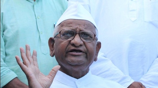 Social activist Anna Hazare has cancelled his proposed fast over farm reforms after an intervention by top BJP leaders. (HT FILE)