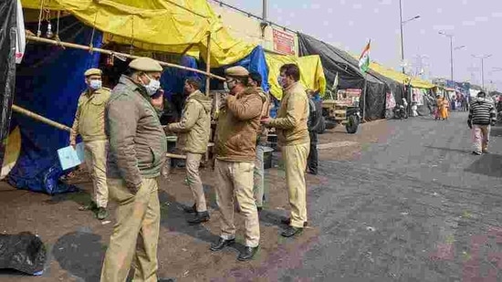 The Ghazipur protest site too has been cut off from the Delhi side, making it difficult members of the public to access the farmers.(HT Photo)