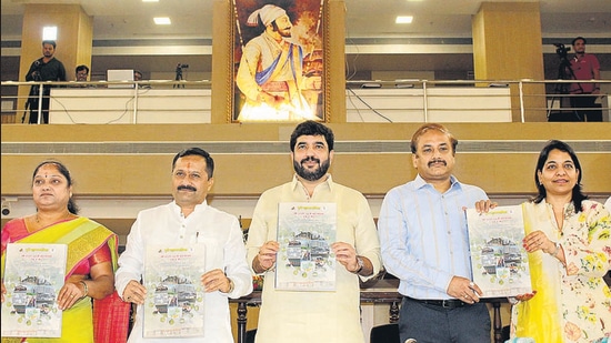 (From left) Pune deputy mayor Saraswati Shendge, Pune Municipal Corporation standing committee chairman Hemant Rasne, mayor Muralidhar Mohol, Pune municipal commissioner Vikram Kumar and additional municipal commissioner Rubal Agrawal at the annual draft budget presentation at Chhatrapati Shivaji hall in PMC headquarters , on Friday. (Ravindra Joshi/HT PHOTO) (From left) Pune deputy mayor Saraswati Shendge, Pune Municipal Corporation standing committee chairman Hemant Rasne, mayor Muralidhar Mohol, Pune municipal commissioner Vikram Kumar and additional municipal commissioner Rubal Agrawal at the annual draft budget presentation at Chhatrapati Shivaji hall in PMC headquarters , on Friday. (Ravindra Joshi/HT PHOTO)