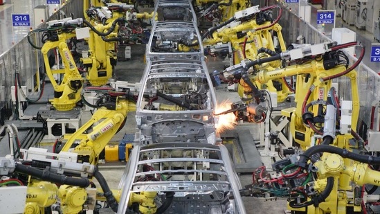 India will end 2021-22 with a GDP that’s 2.45% higher than its 2019-20 one, effectively recovering from the pandemic-induced economic slump in two years. Employees at shop floor, car Assembly Line at Hyundai motors plant, Hyundai car factory, in Chennai, India (Mint Archives)