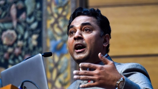 New Delhi: Chief Economic Advisor Krishnamurthy Subramanian addresses a press conference on Economic Survey 2020-21, in New Delhi, Friday, Jan. 29, 2021 (PTI Photo/Kamal Singh)(PTI01_29_2021_000173B) (PTI) New Delhi: Chief Economic Advisor Krishnamurthy Subramanian addresses a press conference on Economic Survey 2020-21, in New Delhi, Friday, Jan. 29, 2021 (PTI Photo/Kamal Singh)(PTI01_29_2021_000173B) (PTI)