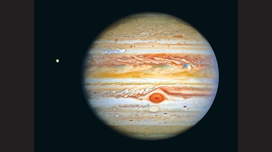 (NASA, ESA, STScI, A. Simon (Goddard Space Flight Center), M.H. Wong (University of California, Berkeley), and the OPAL team) (NASA, ESA, STScI, A. Simon (Goddard Space Flight Center), M.H. Wong (University of California, Berkeley), and the OPAL team)