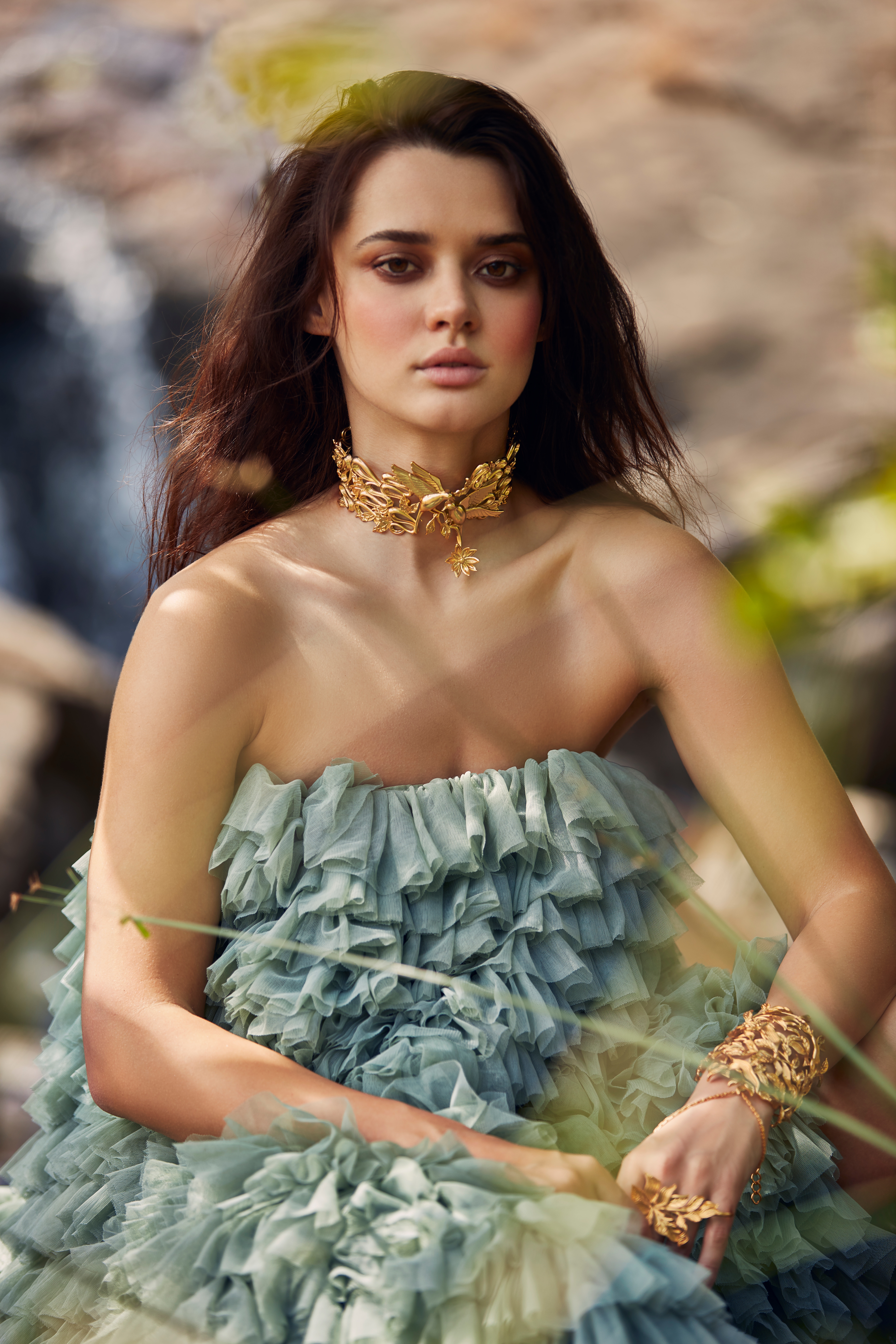 Model wearing a statement choker Model wearing a statement choker