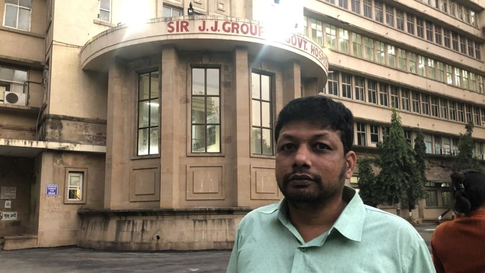 42yearold Mumbaiite helps patients find way around Sir JJ Hospital