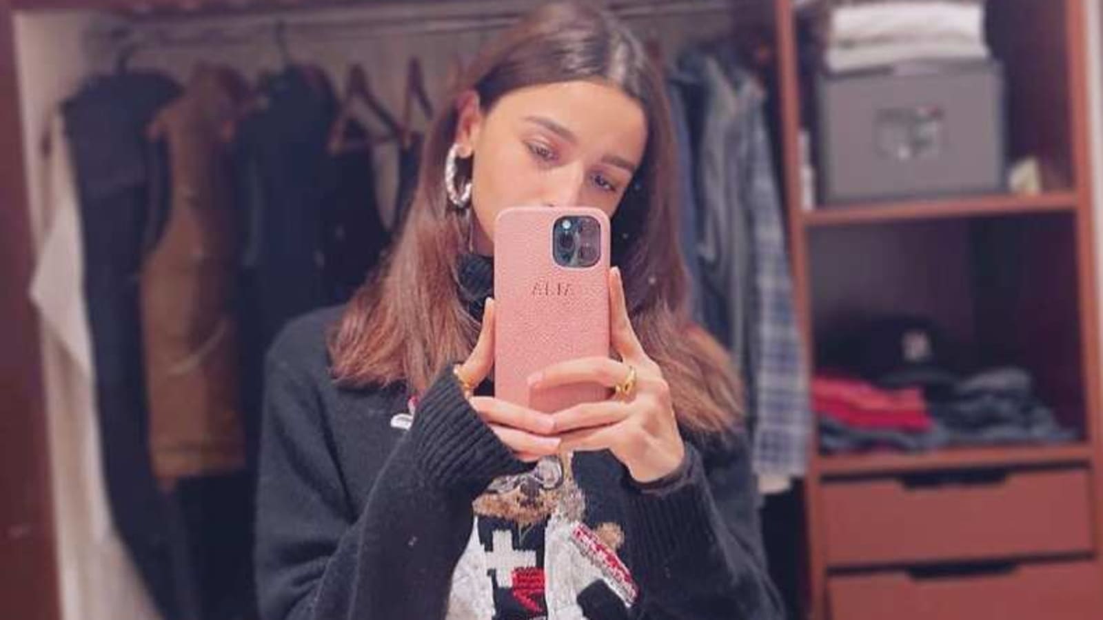 Alia Bhatt gets ready for a date, fans spot Ranbir Kapoor's closet behind her. See pic