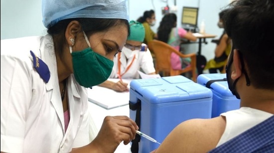 Last week, the Association of Hospitals (AOH), a trust of private hospitals, approached the BMC seeking permission to allow them to vaccinate beneficiaries. (Satish Bate/HT Photo) Last week, the Association of Hospitals (AOH), a trust of private hospitals, approached the BMC seeking permission to allow them to vaccinate beneficiaries. (Satish Bate/HT Photo)