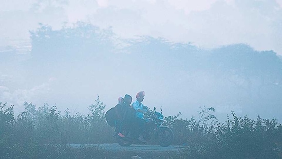 The IMD declares a cold wave if the minimum temperature is recorded below 10 degrees Celsius and the deviation from normal is four degrees or above. (HT Photo) The IMD declares a cold wave if the minimum temperature is recorded below 10 degrees Celsius and the deviation from normal is four degrees or above. (HT Photo)