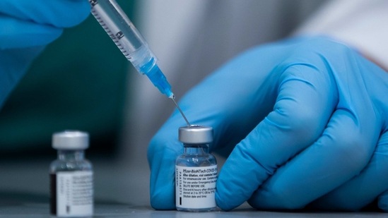 Israel has agreed to transfer 5,000 doses of the coronavirus vaccine to the Palestinians to immunize front-line medical workers. (AP file photo) Israel has agreed to transfer 5,000 doses of the coronavirus vaccine to the Palestinians to immunize front-line medical workers. (AP file photo)