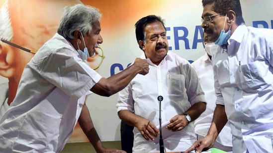 Former chief minister Oommen Chandy, opposition leader Ramesh Chennithala and KPCC president Mullapally Ramachandran during a press meet.(PTI) Former chief minister Oommen Chandy, opposition leader Ramesh Chennithala and KPCC president Mullapally Ramachandran during a press meet.(PTI)