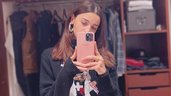 Alia Bhatt has shared a photo on Instagram as she got ready for a date with Ranbir Kapoor.