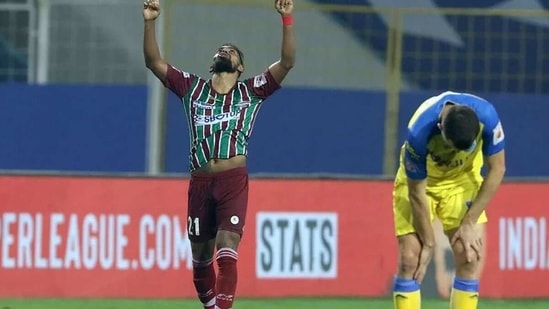 Costa Nhamoinesu doubled Kerala’s lead but Marcelo Pereira halved the deficit. (ISL) Costa Nhamoinesu doubled Kerala’s lead but Marcelo Pereira halved the deficit. (ISL)