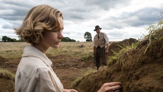 The Dig movie review: Carey Mulligan and Ralph Fiennes in a still from the new Netflix film. (Netflix)