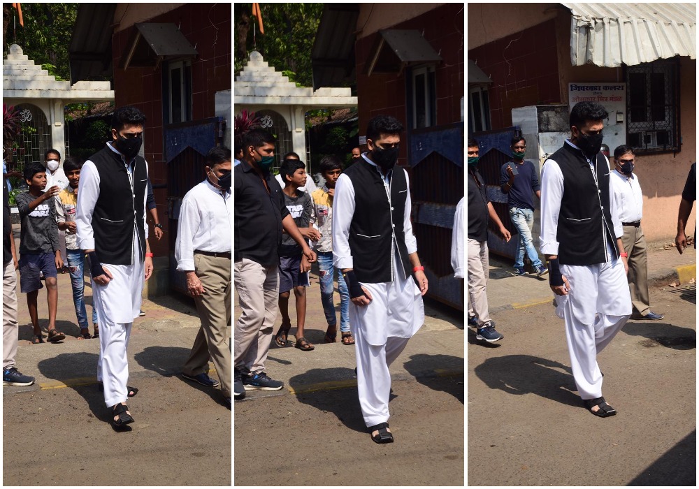 Abhishek Bachchan at the funeral of Bunty Walia's father in Mumbai on Sunday. (Varinder Chawla)