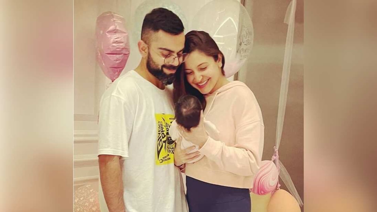 Virat Kohli Hot Sex - Anushka Sharma shares first photo of daughter with Virat Kohli, names her  Vamika | Bollywood - Hindustan Times