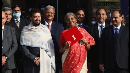 India's finance minister Nirmala Sitharaman holds up a folder with the Government of India logo, as India's Chief Economic Advisor Krishnamurthy Subramanian and Minister of State for Finance and Corporate Affairs Anurag Thakur look on, February 1, 2021. (REUTERS)