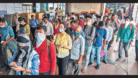 Next 15 days crucial to understand Covid spread: Mumbai civic body as trains start for all - Hindustan Times