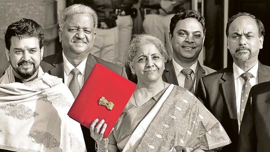 The states received around ₹650,000 crore from central taxes in 2019-20. This number went down to about ₹549,000 crore in 2020-21. (HT Photo) The states received around ₹650,000 crore from central taxes in 2019-20. This number went down to about ₹549,000 crore in 2020-21. (HT Photo)