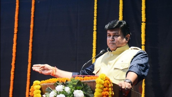 Uday Samant met the V-Cs after they had last week called for the immediate resumption of colleges and universities after a meeting with Governor Bhagat Singh Koshyari, who is also the chancellor of all the universities in the state. (HT File) Uday Samant met the V-Cs after they had last week called for the immediate resumption of colleges and universities after a meeting with Governor Bhagat Singh Koshyari, who is also the chancellor of all the universities in the state. (HT File)