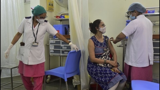 A beneficiary gets Covid-19 vaccine, at Nair Hospital, Mumbai, on January 29. (Anshuman Poyrekar/HT Photo) A beneficiary gets Covid-19 vaccine, at Nair Hospital, Mumbai, on January 29. (Anshuman Poyrekar/HT Photo)