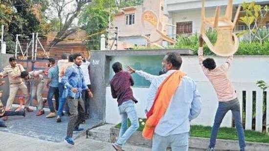 BJP workers attacking the residence of Telangana Rashtra Samithi MLA Challa Dharma Reddy in Warrangal on Sunday(HT PHOTO) BJP workers attacking the residence of Telangana Rashtra Samithi MLA Challa Dharma Reddy in Warrangal on Sunday(HT PHOTO)