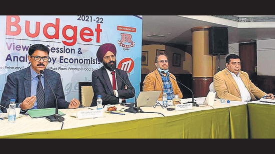 CICU president Upkar Singh Ahuja (second from left) and other members viewing the Union Budget presentation in Ludhiana on Monday. (Gurpreet Singh/HT) CICU president Upkar Singh Ahuja (second from left) and other members viewing the Union Budget presentation in Ludhiana on Monday. (Gurpreet Singh/HT)