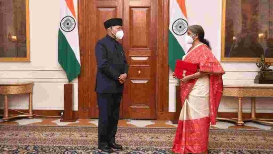 Finance minister Nirmala Sitharaman reaches Rashtrapati Bhavan. Finance minister Nirmala Sitharaman reaches Rashtrapati Bhavan.