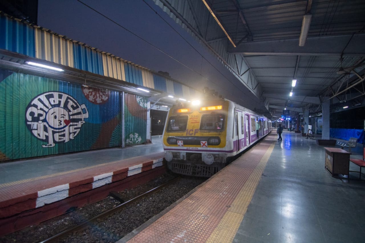 Very few people were seen at the Mumbai railway stations in the early hours. (Pratik Chorge/HT Photo ) Very few people were seen at the Mumbai railway stations in the early hours. (Pratik Chorge/HT Photo )