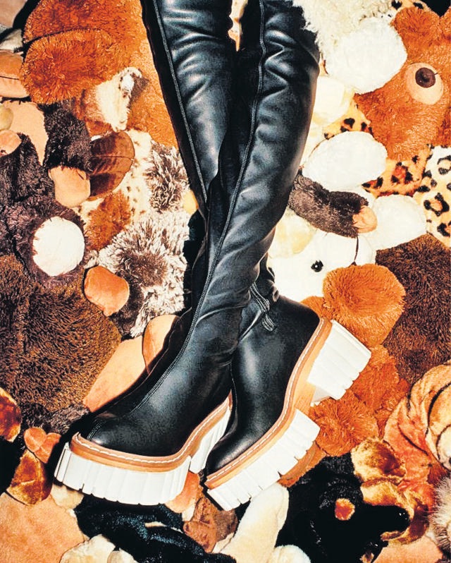 These under-the-knees boots by Stella McCartney are made with sustainable beech wood (Photo: Instagram) These under-the-knees boots by Stella McCartney are made with sustainable beech wood (Photo: Instagram)