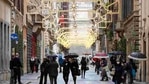 FILE PHOTO: People wearing protective masks walk along Via dei Condotti street , in Rome, Italy. REUTERS/Yara Nardi/File Photo FILE PHOTO: People wearing protective masks walk along Via dei Condotti street , in Rome, Italy. REUTERS/Yara Nardi/File Photo