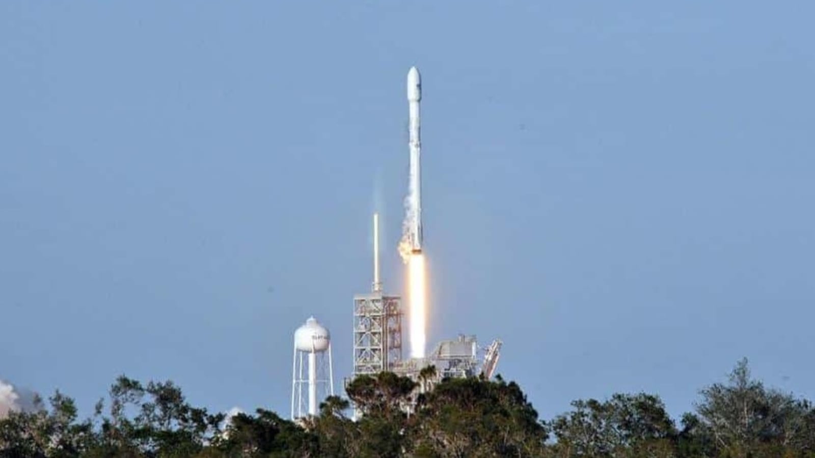 News Updates From Ht Spacex To Launch 1st All Civilian Mission With Tech Ceo Latest News India Hindustan Times