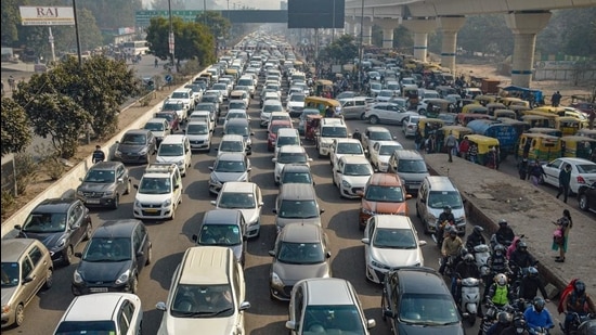 Farmers Protest Barricaded Roads Lead To Massive Snarls In Delhi Hindustan Times Check out the video to find why! farmers protest barricaded roads lead