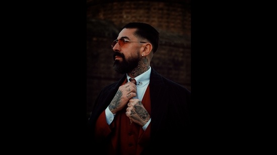 Spiffy body art and natty accessories add a chic finish to bespoke tailoring. (Photo: Instagram/PittiUomo_official) Spiffy body art and natty accessories add a chic finish to bespoke tailoring. (Photo: Instagram/PittiUomo_official)