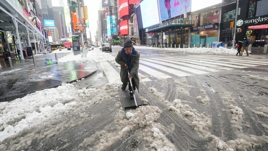 New York City Weather Last Year New York Snow Sets Record City Starts Digging Out World News Hindustan Times