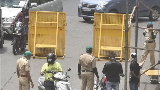 According to the Mumbai traffic police data, in 2020, 5,095,478 drivers had received challans for various traffic -related violations compared to the 4,938,485 violations in 2019. (HT File) According to the Mumbai traffic police data, in 2020, 5,095,478 drivers had received challans for various traffic -related violations compared to the 4,938,485 violations in 2019. (HT File)