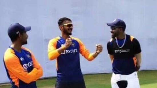 Wicketkeeper Wriddhiman Saha (L), spinner Axar Patel (C) and pacer Mohammed Siraj (R) at India's nets session at Chepauk Stadium (Axar Patel / Instagram)