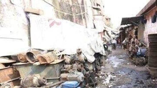Justice Sanjeev Sachdeva directed the North MCD deputy commissioner to virtually join the proceedings in the matter on February 5, if the strike is not over by then and garbage collection work has not commenced. (HT File Photo)