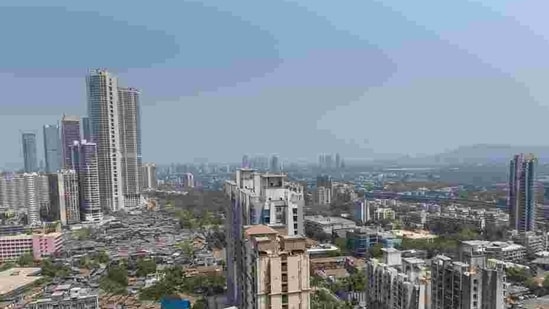 Mumbai’s air quality had improved marginally on Monday.(HT Photo) Mumbai’s air quality had improved marginally on Monday.(HT Photo)