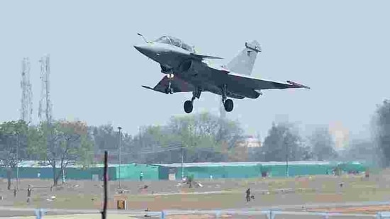 Aero India Takes Off On Feb 3 Amidst Covid Buzz Around Aatmanirbhar Bharat Hindustan Times Looking for events in bangalore? aero india takes off on feb 3 amidst