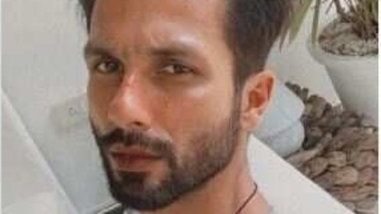 Shahid Kapoor poses for a new selfie.