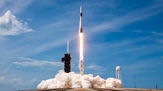 Spacex To Launch First All Civilian Mission With Tech Ceo Hindustan Times