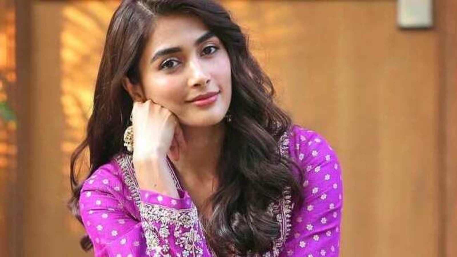 Fan asks Pooja Hegde to share a �naked� picture, this is what she ... photo