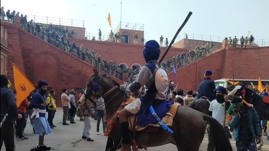 Nihang Sikhs at Red Fort during the farmers' tractor rally on Republic Day, in New Delhi. (Sanjeev Verma/HT photo) Nihang Sikhs at Red Fort during the farmers' tractor rally on Republic Day, in New Delhi. (Sanjeev Verma/HT photo)