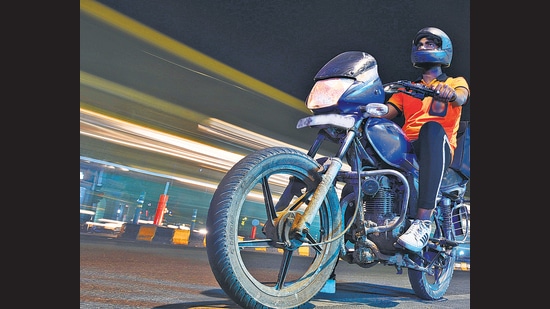 A viral incident of food delivery packet getting snatched in Noida left the social media in splits. (Photo: Raj K Raj/HT (Photo for representational purposes only)) A viral incident of food delivery packet getting snatched in Noida left the social media in splits. (Photo: Raj K Raj/HT (Photo for representational purposes only))
